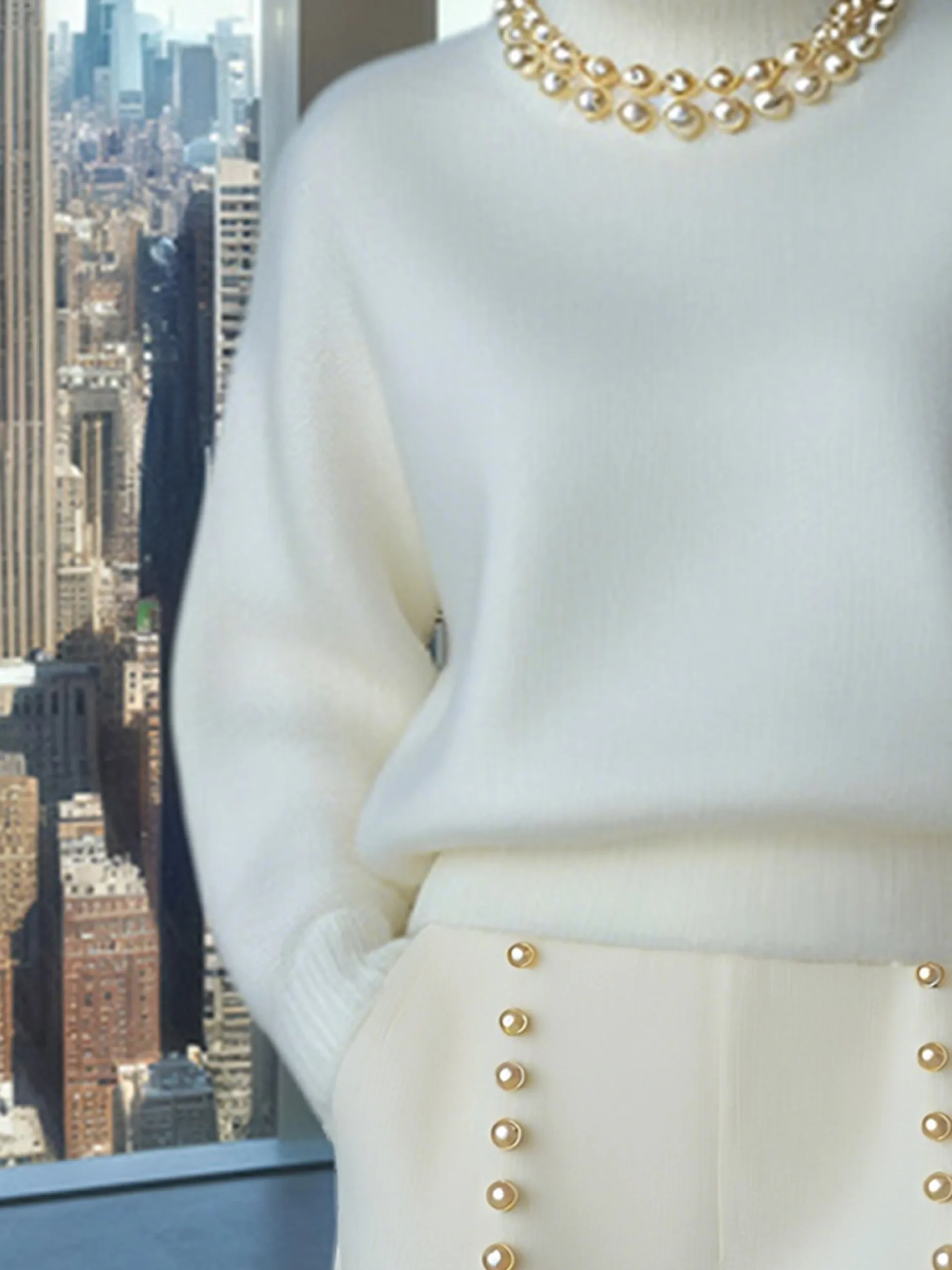 Casual Plain Turtleneck Loosen Sweater With White Pearl Choker