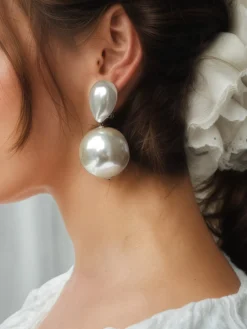 exquisite and elegant pearl earrings