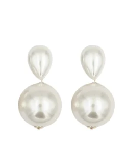 exquisite and elegant pearl earrings