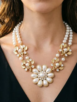 Stylish Rhinestone Leaf and Flower Pendant Necklace