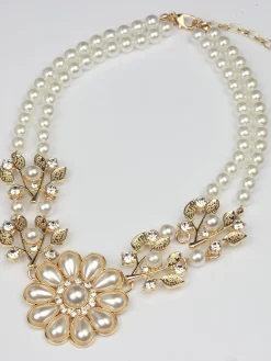 Stylish Rhinestone Leaf and Flower Pendant Necklace