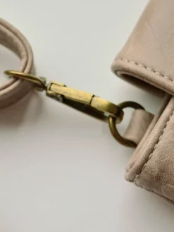 Women Large Capacity Commuting Magnetic Clutch Bag with Crossbody Strap